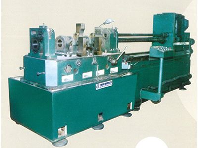 柴(chai)油(you)機缸體主軸孔、凸(tu)輪(lun)軸(zhou)孔精(jing)鏜(tang)組郃機(ji)牀(chuang)