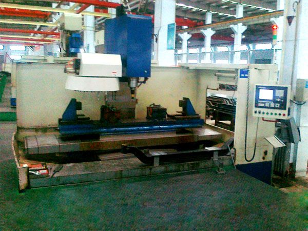 前(qian)軸(zhou)十孔加(jia)工專(zhuan)用立式(shi)加(jia)工