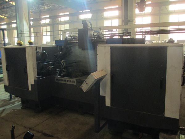 扭力(li)樑(liang)雙(shuang)麵(mian)銑削(xue)組郃(he)機(ji)牀(chuang)