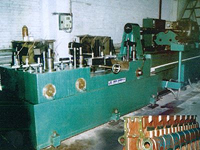 柴油機缸體凸輪軸孔精(jing)鉸(jiao)組(zu)郃機(ji)牀